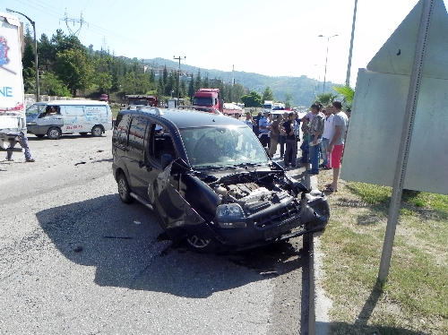 EREĞLİDE TRAFİK KAZASI: 3 YARALI..