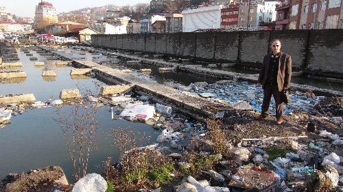 ESKİ KÖMÜR YIKAMA HAVUZLARI TEHLİKE SAÇIYOR..