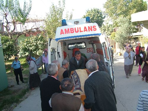 EVİNDE ÖLÜ BULUNDU...