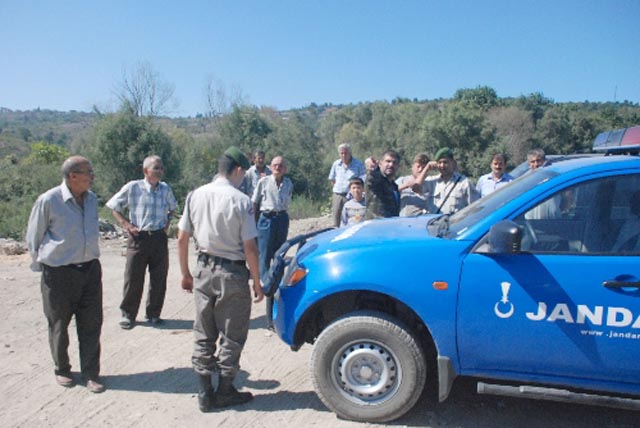 BİNLERCE ERDEMİR İŞÇİSİ OLAY ÇIKARTMADAN DAĞILDI...