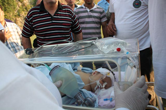 Eymen bebekin organlarının ters tarafta ve kalbinin de delik olduğu tespit edildi