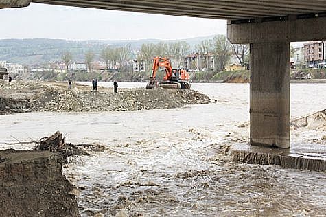 FİLYOS ÇAYINDA 1 CESEDE DAHA ULAŞILDI..