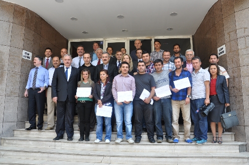 KURSA KATILAN GAZETECİLERE SERTİFİKA VERİLDİ..