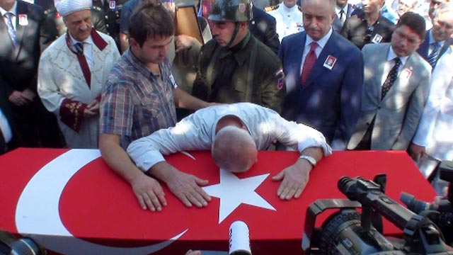GÖZYAŞLARI ŞEHİT İÇİN AKTI...