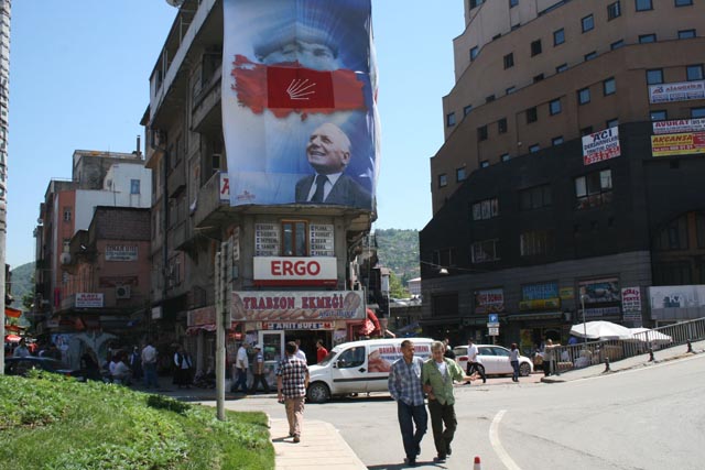 Haberalın afişleri yeniden asıldı