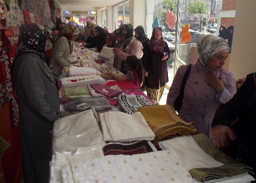 HAYIR ÇEŞMESİ KERMESİ YOĞUN İLGİ GÖRDÜ..