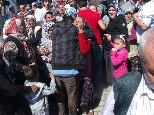 HAYRİYE GÜNERİN CENAZESİ GÖZYAŞLARIYLA TOPRAĞA VERİLDİ..