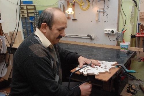 HOBİ AHŞAP BİLGİLERİNİ KİTAP HALİNE GETİRİYOR..