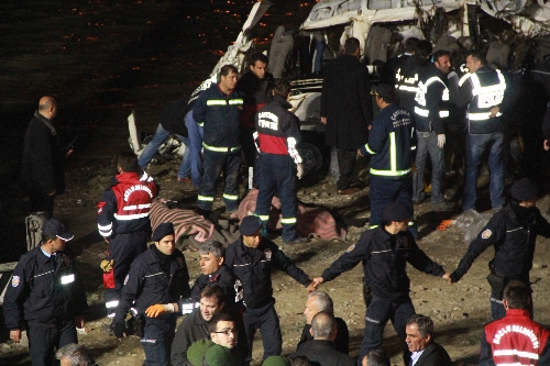 HURDAYA DÖNEN MİNÜBÜSTEN 3 CESED ÇIKTI..