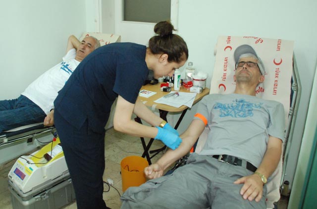 Huzur Derneği, kan bağışı kampanyası düzenledi