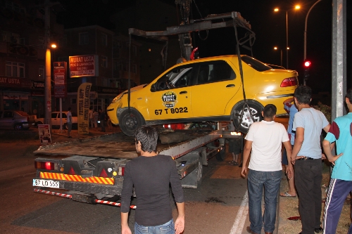 İKİ SÜRÜCÜ KURAL İHLALİ YAPINCA KAZA KAÇINILMAZ OLDU..