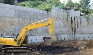 İNŞAATIN TEMELİNDEN KÖMÜR MADENİ ÇIKTI..