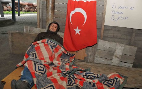 İş Bulamayınca Açlık Grevine Başladı