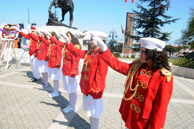 İşaret diliyle İstiklal Marşını okudular