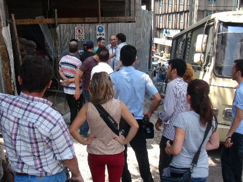 İŞÇİLER BİRBİRİNE GİRDİ..