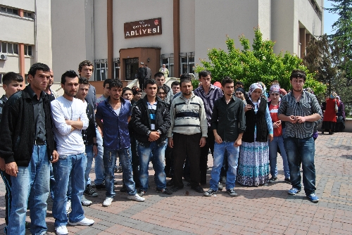 İŞÇİLERDEN FABRİKAYI BOŞALTAN İŞVERENE SUÇ DUYURUSU..