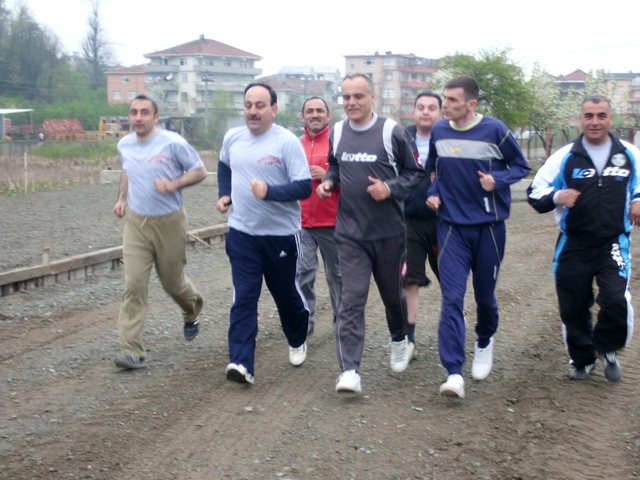 İtfaiye personeli spor yaparak zinde kalıyor