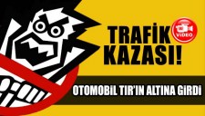 OTOMOBİL TIRIN ALTINA GİRDİ