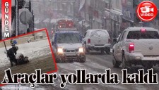 OTOMOBİLLER YOLDA KALDI, MOTOSİKLET SÜRÜCÜSÜ ZOR ANLAR YAŞADI