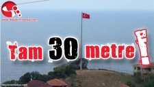 KOZLUYA 30 METRE YÜKSEKLİĞİNDE TÜRK BAYRAĞI ÇEKİLDİ