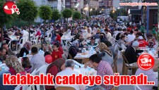 Kalabalık caddeye sığmadı...