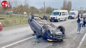 Refüje çarptı takla attı