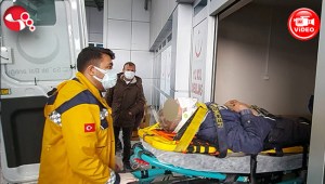 2 katlı binanın çatısından düştü..