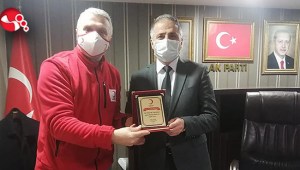 Kızılay, Başkan Bozkurta teşekkür plaketi verdi