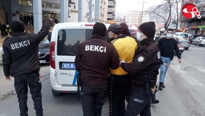 Belediye önünde kendini yakmaya kalktı