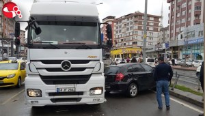 TIR ile Otomobil çarpıştı..