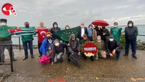 Denize çelenk bıraktılar