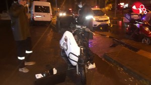 Otomobil Motosiklete çarptı, kaçtı..