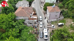 Yıkım yaparken duvarın altında kaldı