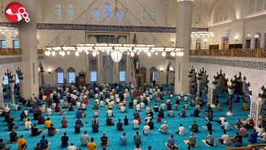 Uzunmehmet Camiinde ilk bayram namazı