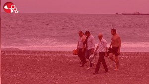 Boğulma tehlikesi geçiren kadını kurtarayım derken canından oluyordu