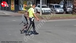 Alkışlar Polis Memuruna...