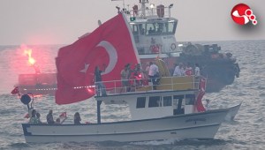 Türk Bayrakları ile donatılan teknelerden “Saygı Gezisi”