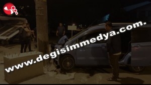 Önce otomobile sonra direğe çarptı: Yaralılar...