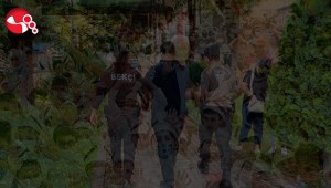 Çarşı ortasında bir kişiyi bıçaklayan