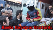 KAZA SONRASI ŞOKA GİREN YARALI KASKINI ÇIKARTTIRMADI