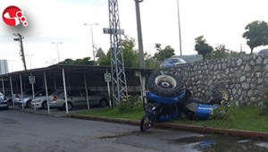 Traktör Polis Merkezinin önüne devrildi