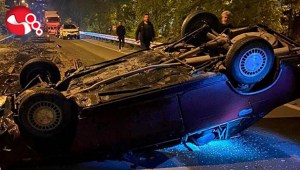 Otomobil taklalar attı: 2 yaralı