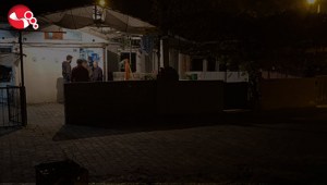 Oğlunun boğazına bıçak dayadı