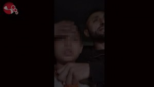 Canlı yayında boğazına bıçak dayadı