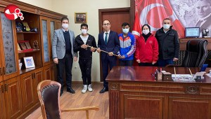 Gençler Devrek Bastonu yapmayı öğreniyor