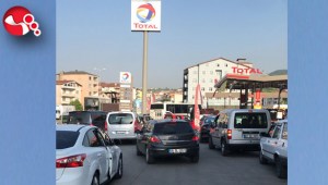 Zam haberini duyan istasyonlara koştu..