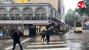 Sağanak yağışa hazırlıksız yakalandılar...