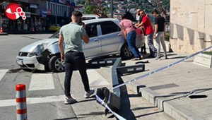 Valilik önü kaza...