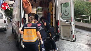 Yağmurda motoru kaydırdı..