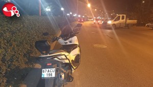 Yayaya çarpmamak için motoru devirdi